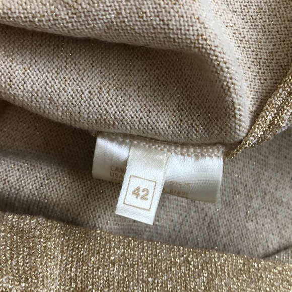 Beautiful Gold turtleneck sweater - Picture 5 of 5